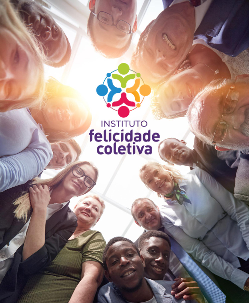 Jovem sorrindo representando felicidade coletiva